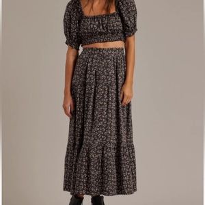 Rylee and Cru Joelle skirt in dark floral XS